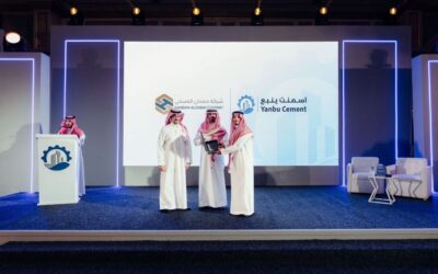 Hamdan Al-Subhi Company being awarded the distinction of Best Distributor for Yanbu Cement Company